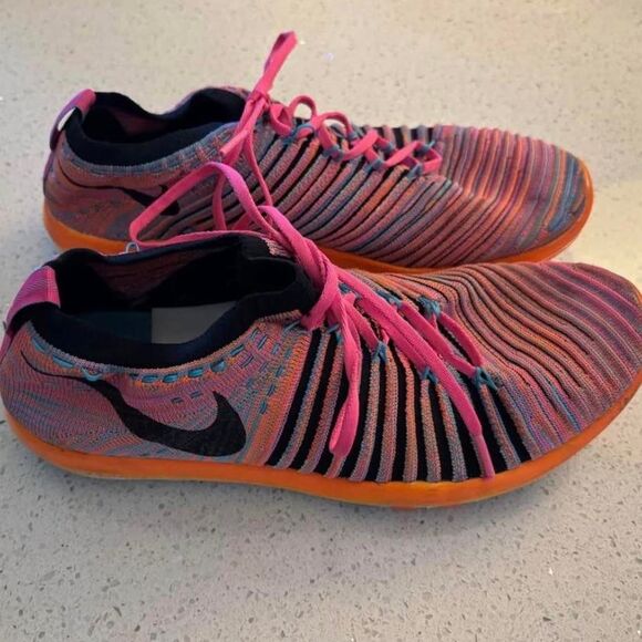 Nike Women's FlyKnit multi Trainers- size 8 - Picture 2 of 4